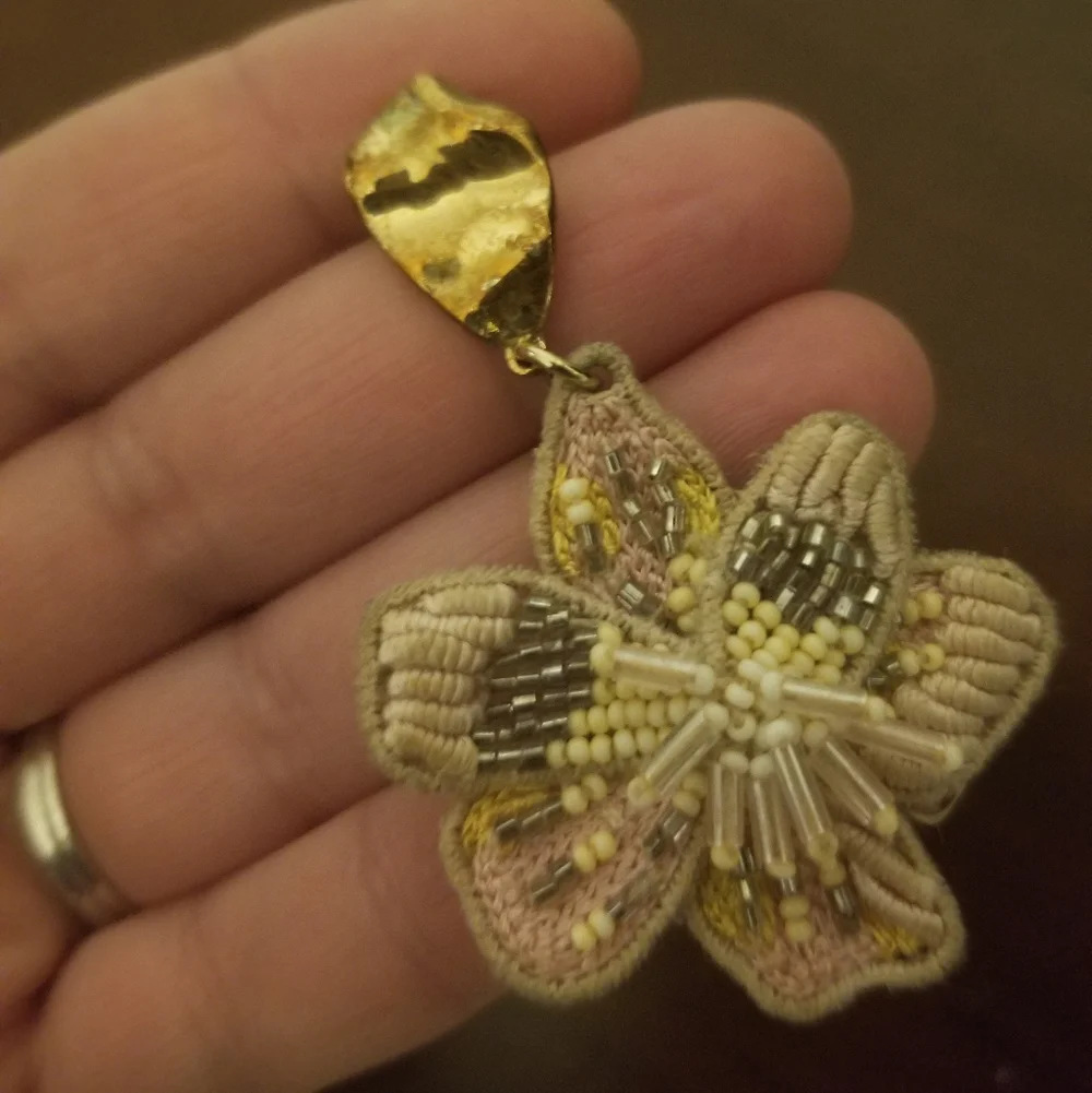 Mignonne Gavigan Pink Floral Beaded Earrings - Picture 3 of 6